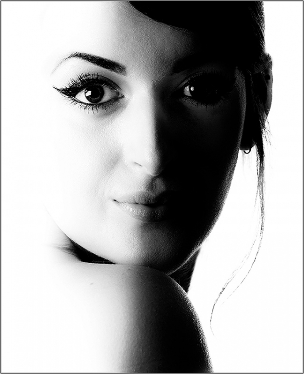 Black, white and Amber
This portrait of Amber Bates won me Winner of Month Award in Noir, Club of Black and White Photography for Sept 2021.
