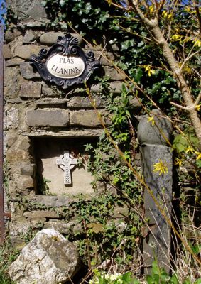 Plas LLanina, Newquay, West Wales
Plaque inset in gatepost to private house
