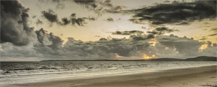 Aberafan Skies
Scored 16 (pdi), "scapes" category.
Pentax K-5IIs. 21mm, f/8, 1/200sec, ISO 200, -0.3ev.
