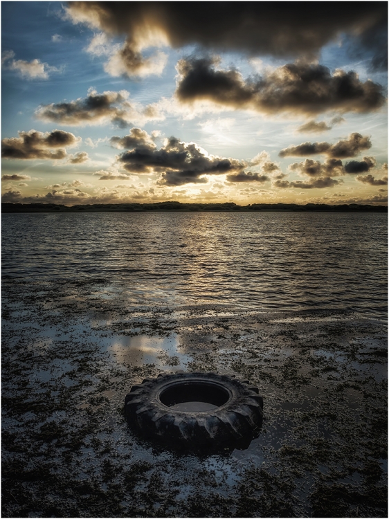 Kenfig Nature Reserve, August 2017.
Pentax k-5IIs. 16mm, f/8, 1/500sec, ISO 200, -1.3ev.
